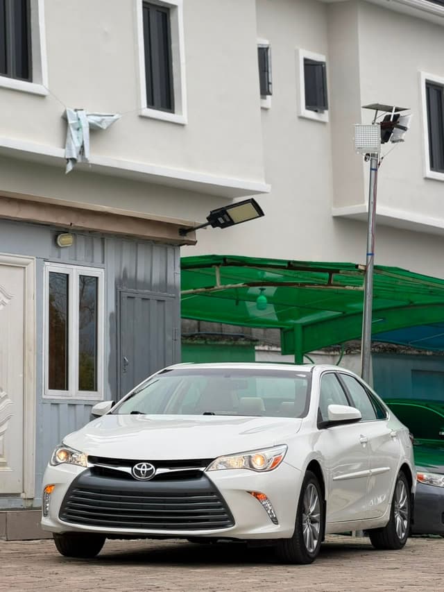 DIRECT BELGIUM TOYOTA CAMRY 2017 XLE